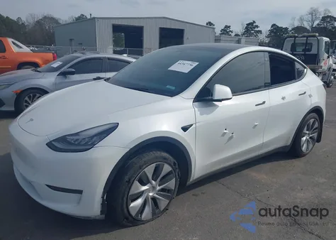 2021 Tesla Model Y Standard Range Rear-Wheel Drive z USA, uszkodzony, nr VIN 5YJYGDED9MF105600